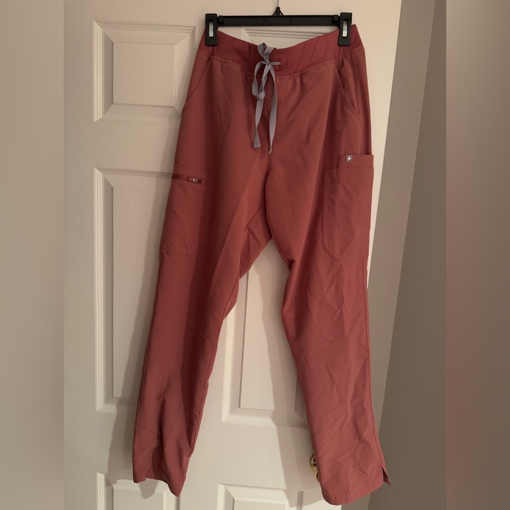 Figs Yola Scrub Pants in Mauve